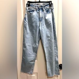 Hollister Vintage Curvy Ultra High-Rise Straight Jeans